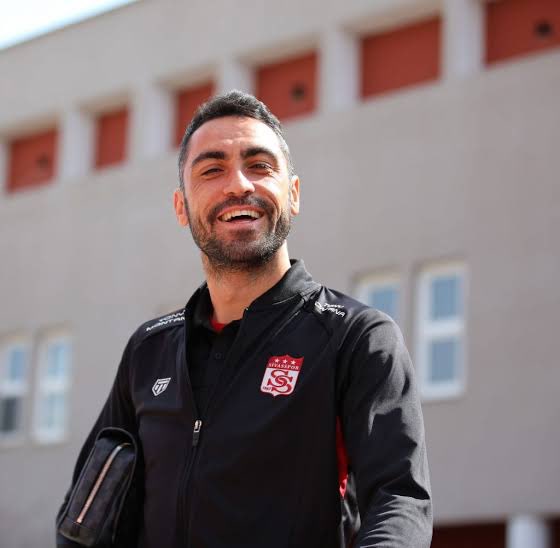 İçeri sizin dışarı bizim Aaabbbbiiii İçeri sizin dışarı bizim Aaaabbbiiiiii