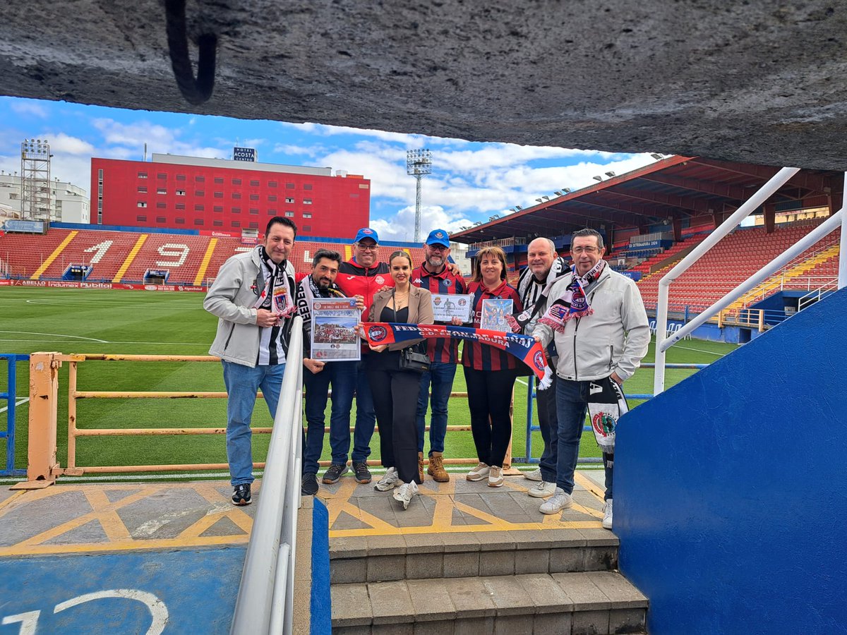 FEDERACIÓN DE PEÑAS DEL CD BADAJOZ (@fdp_cdb) on Twitter photo Muy agradecidos por el recibimiento y el excepcional trato a <a href="/fepecdext/">Federación Peñas Cd Extremadura</a>
La previa ha sido excelente 🍻😋
Ahora separamos nuestros intereses un par de horas ⚽
Pero siempre seguiremos siendo HERMANOS 💙❤🤜🏼🤛🏼🤍🖤
#ExtremaduraBadajoz Muy agradecidos por el recibimiento y el excepcional trato a <a href="/fepecdext/">Federación Peñas Cd Extremadura</a>
La previa ha sido excelente 🍻😋
Ahora separamos nuestros intereses un par de horas ⚽
Pero siempre seguiremos siendo HERMANOS 💙❤🤜🏼🤛🏼🤍🖤
#ExtremaduraBadajoz