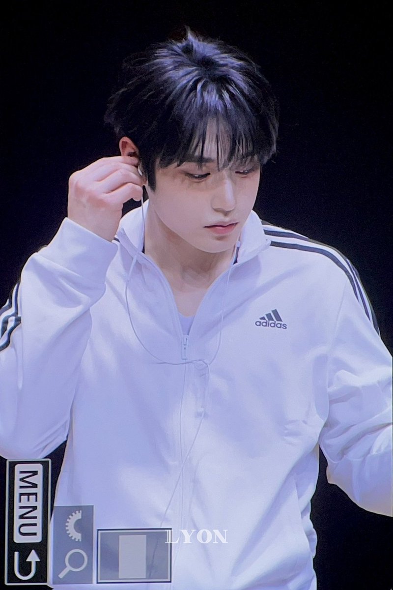 250316
#김지웅 #KIMJIWOONG #キムジウン
#ZEROBASEONE #ZB1 #제로베이스원