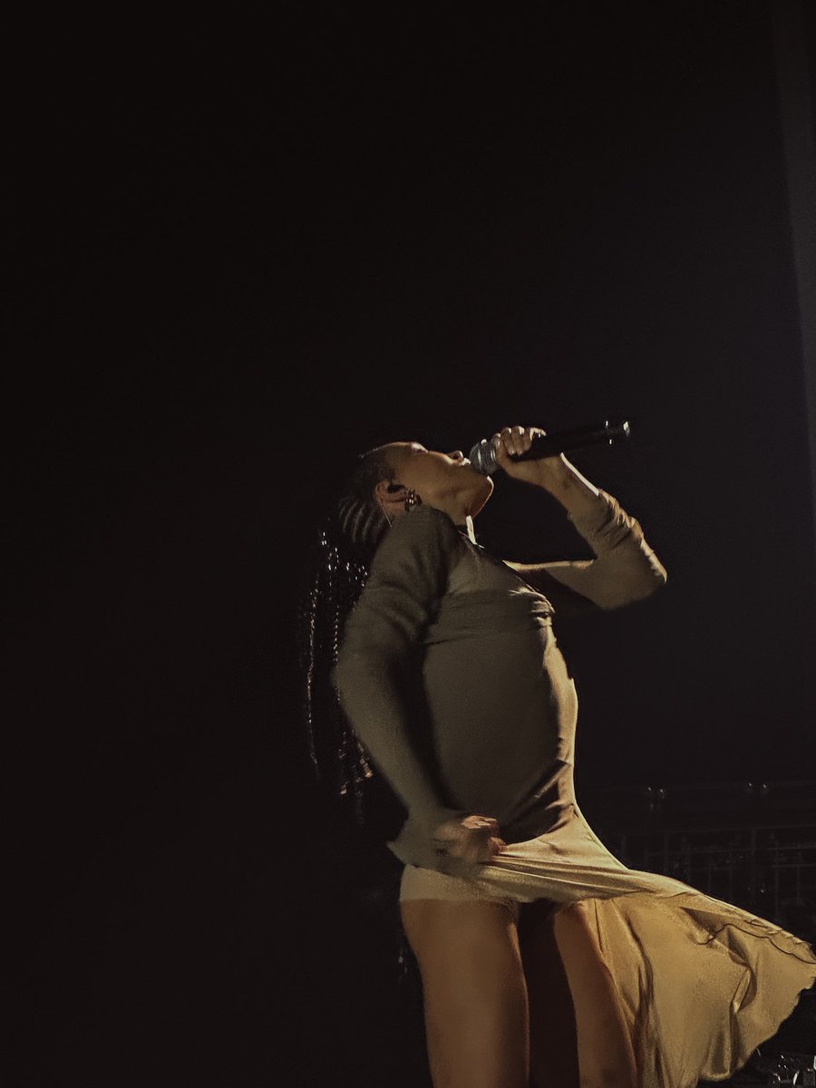 aoucz's tweet photo. FKA twigs — EUSEXUA TOUR

incredible show, dancers &amp; production

@FKAtwigs https://t.co/3X7yZvZafw