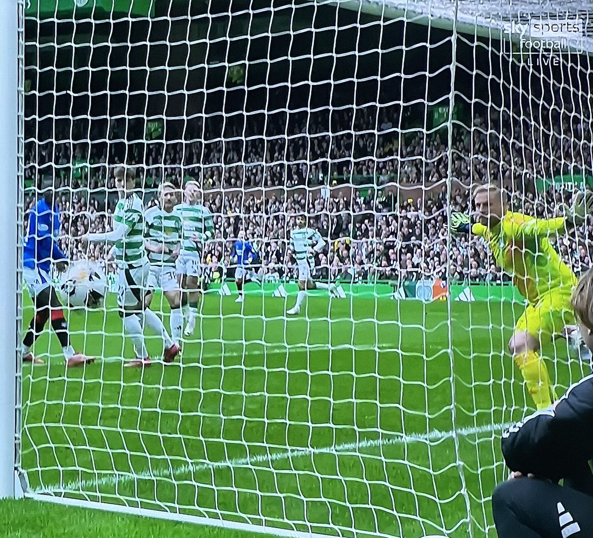 zimmerman_72's tweet photo. Big fan of Schmeichel’s “leave it” stance for the first two goals. https://t.co/sYiKGMKdko