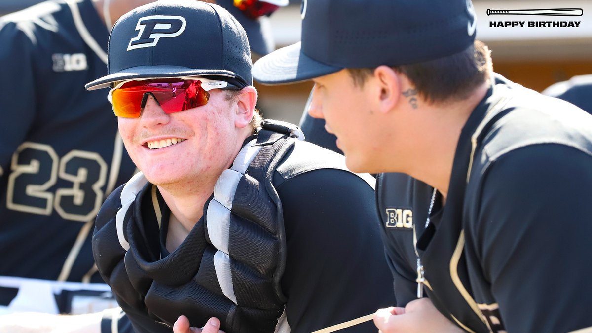 Happy Birthday to <a href="/Will_Briggs23/">Will Briggs</a>. Enjoy your big day. #BoilerUp 🎂🎶