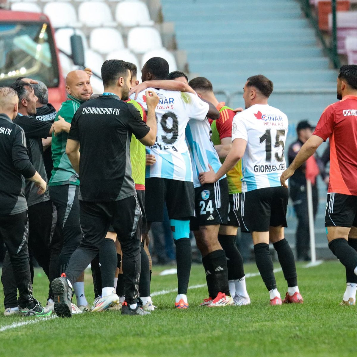 🔥 Erzurumspor, Amedspor'a 2-1 bastı.