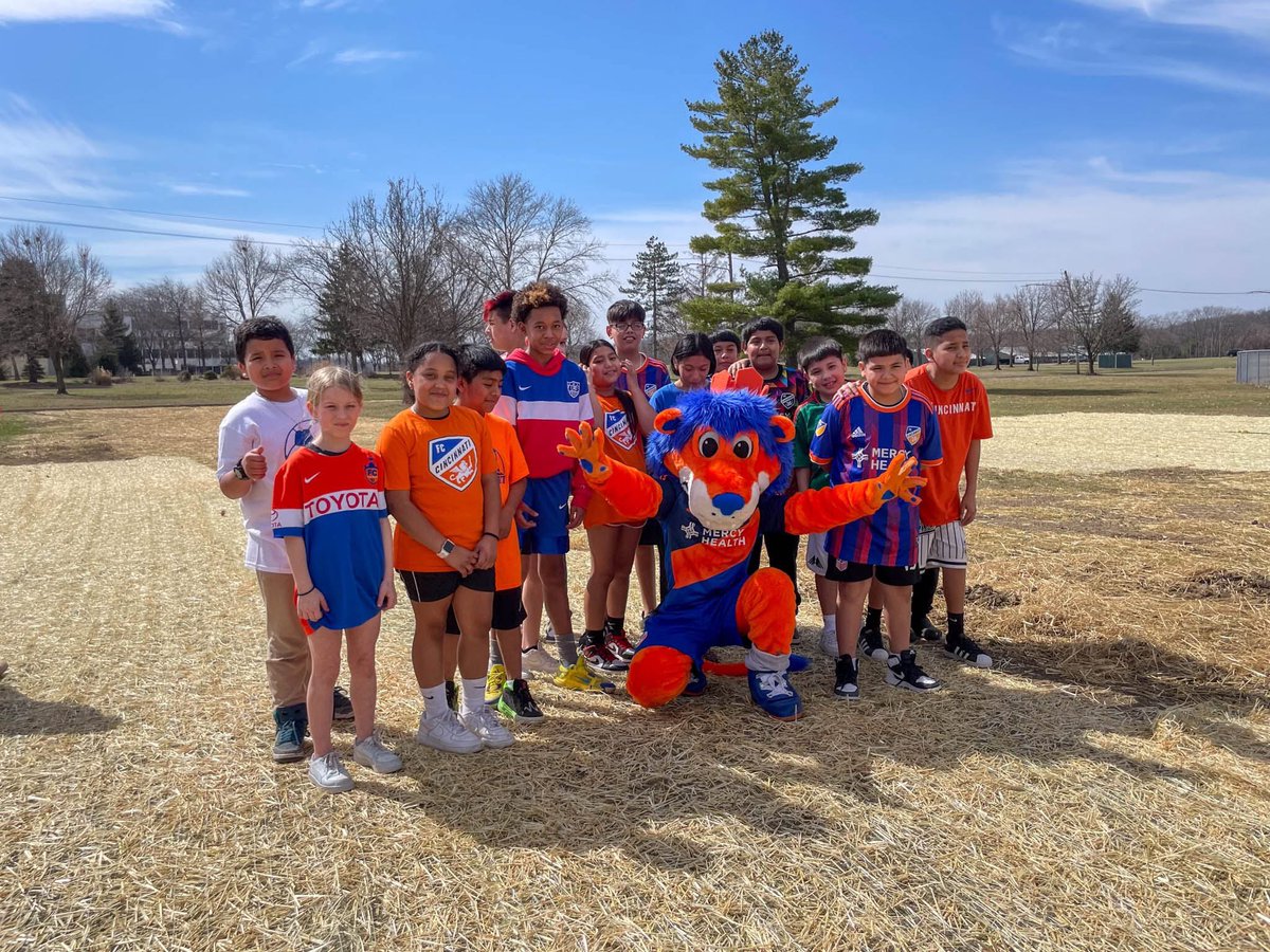 HHS Women's Soccer (@bigbluegsoccer) on Twitter photo On Friday, some of our 4th grade girls that played Futsal with us this winter were a part of the opening ceremony for the new <a href="/fccincinnati/">FC Cincinnati</a> Pitch in our community! What an amazing opportunity for all the kids involved and especially our future HHS womens soccer players! #Bigblue On Friday, some of our 4th grade girls that played Futsal with us this winter were a part of the opening ceremony for the new <a href="/fccincinnati/">FC Cincinnati</a> Pitch in our community! What an amazing opportunity for all the kids involved and especially our future HHS womens soccer players! #Bigblue