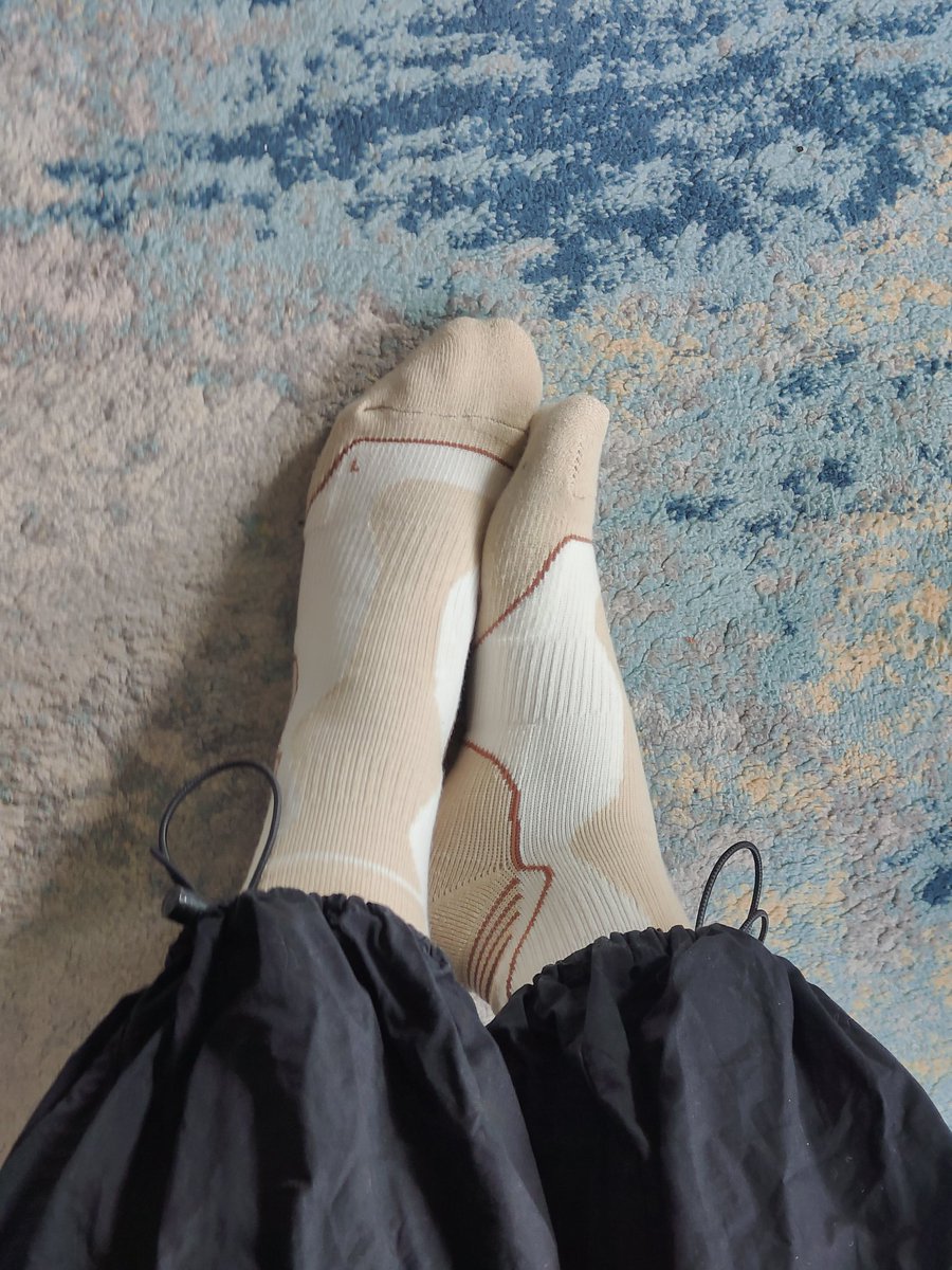 FreakHeeled's tweet photo. What do you guys think of my new hiking socks? Too cute right? 🧦

#socks #feet #feetfetısh #foot #feetworshi̇p #feetِ #toes #hiking https://t.co/ZNSZUW5uWc