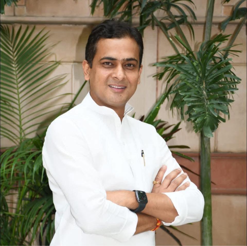 सरल स्वभाव के व्यक्ति हम सभी कार्यकर्ता के प्रिय भाई अभिषेक शर्मा जी को जिलाध्यक्ष गौतम बुद्ध नगर बनाये  जाने पर  हार्दिक  शुभकामनाऐ 💐एवं शीर्ष नेतृत्व का भी हार्दिक आभार !
जय श्रीराम