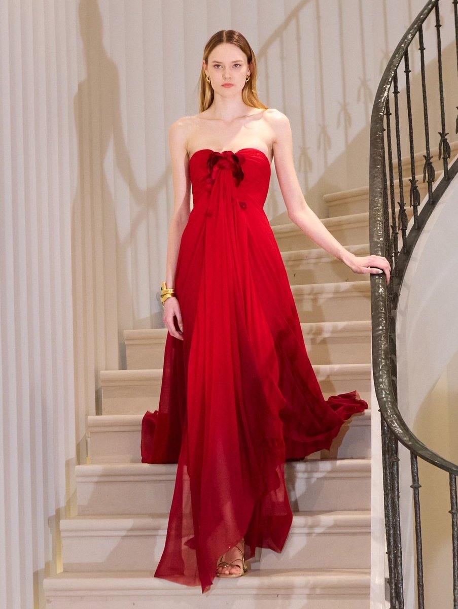kendam_com's tweet photo. Oscar De La Renta Fall Winter 2025-2026 collection fashion show in New York https://t.co/Lhz22bOjca
#ODLR #FW25 #AW25 #Runway #NewYork #Fashion #Kendam https://t.co/0ENo6j8xyb