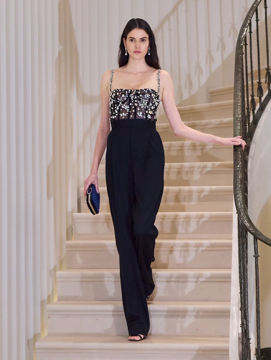 kendam_com's tweet photo. Oscar De La Renta Fall Winter 2025-2026 collection fashion show in New York https://t.co/Lhz22bOjca
#ODLR #FW25 #AW25 #Runway #NewYork #Fashion #Kendam https://t.co/0ENo6j8xyb
