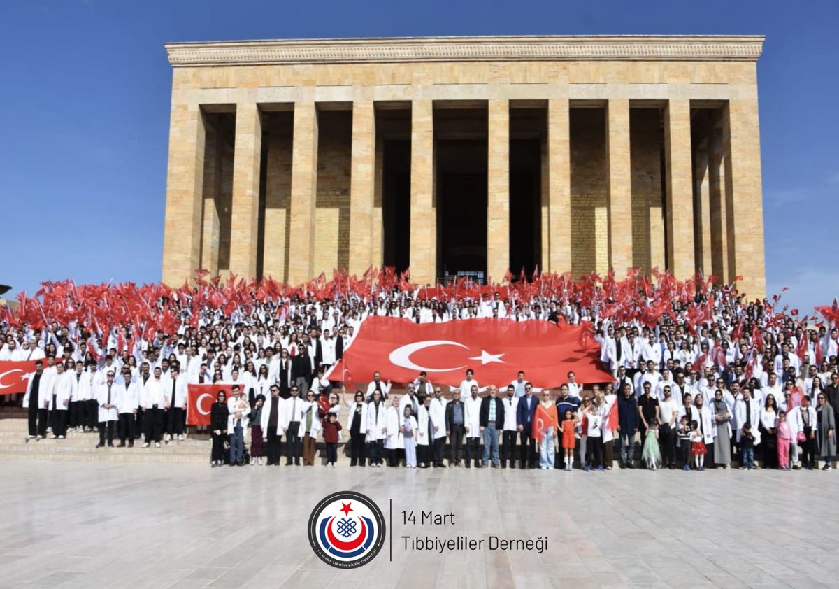 Her yıl olduğu gibi bu yıl da 14 Mart Tıp Bayramımızı Ata’nın huzurunda büyük bir coşkuyla kutladık. Katılım sağlayan tüm hocalarımıza, meslektaşlarımıza, temsilciliklerimize ve öğrenci arkadaşlarımıza teşekkür ederiz. Ülkemiz için, Dünya için Türk Tıbbiyelileri!