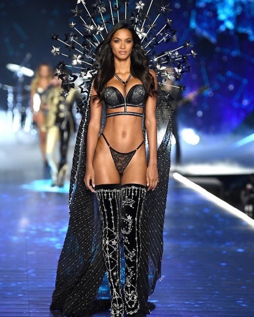 ami_vslover's tweet photo. #LaisRibeiro ♥ @Lalaribeiro16 #Lais #VictoriasSecret #VSFashionShow #VSFS #lingerie #fantasybra #beautiful #angel #fabulous #gorgeous #goddess #love #amazing #flawless #perfect #model #queen #awesome #nice #lovely #vs #wonderful #stunning #hot #cute #pretty #cool #favorite #muse https://t.co/yLzZvt6GHh