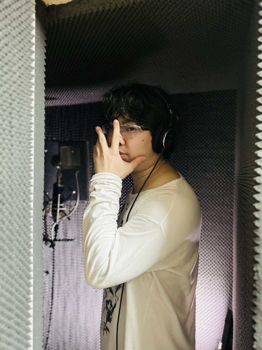 こんばんは🌛本日は、ボイトレ・作曲の勉強・RECと1日音楽三昧でした！！
何をRECしたのかはお楽しみ！！
僕ももっと上を目指して頑張りたいので、応援よろしくお願いいたします🙏
そして、昨日から一睡もなくもう、24時間以上経過。家帰って寝ます🏠その前にごはんだ！何か食べなくては😅