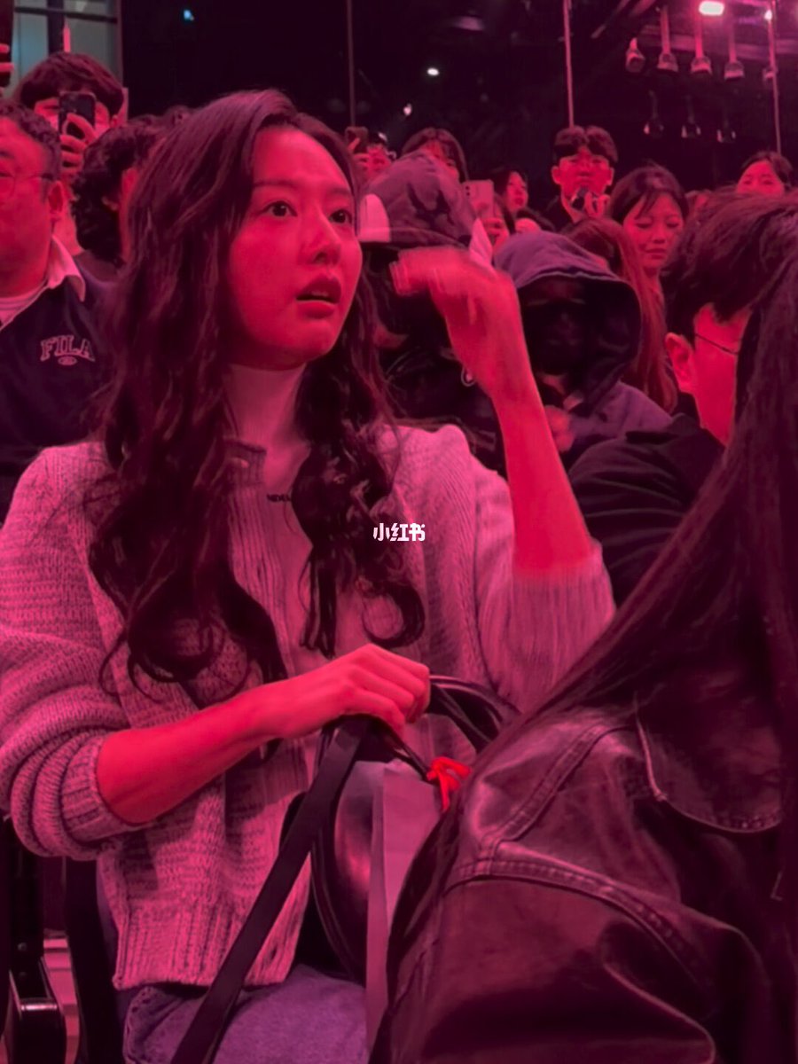 dramascow's tweet photo. jiwon going out 2 days in a row... my girl's finally watching a concert instead of her ceilings https://t.co/P2Bv8x8Lr5
