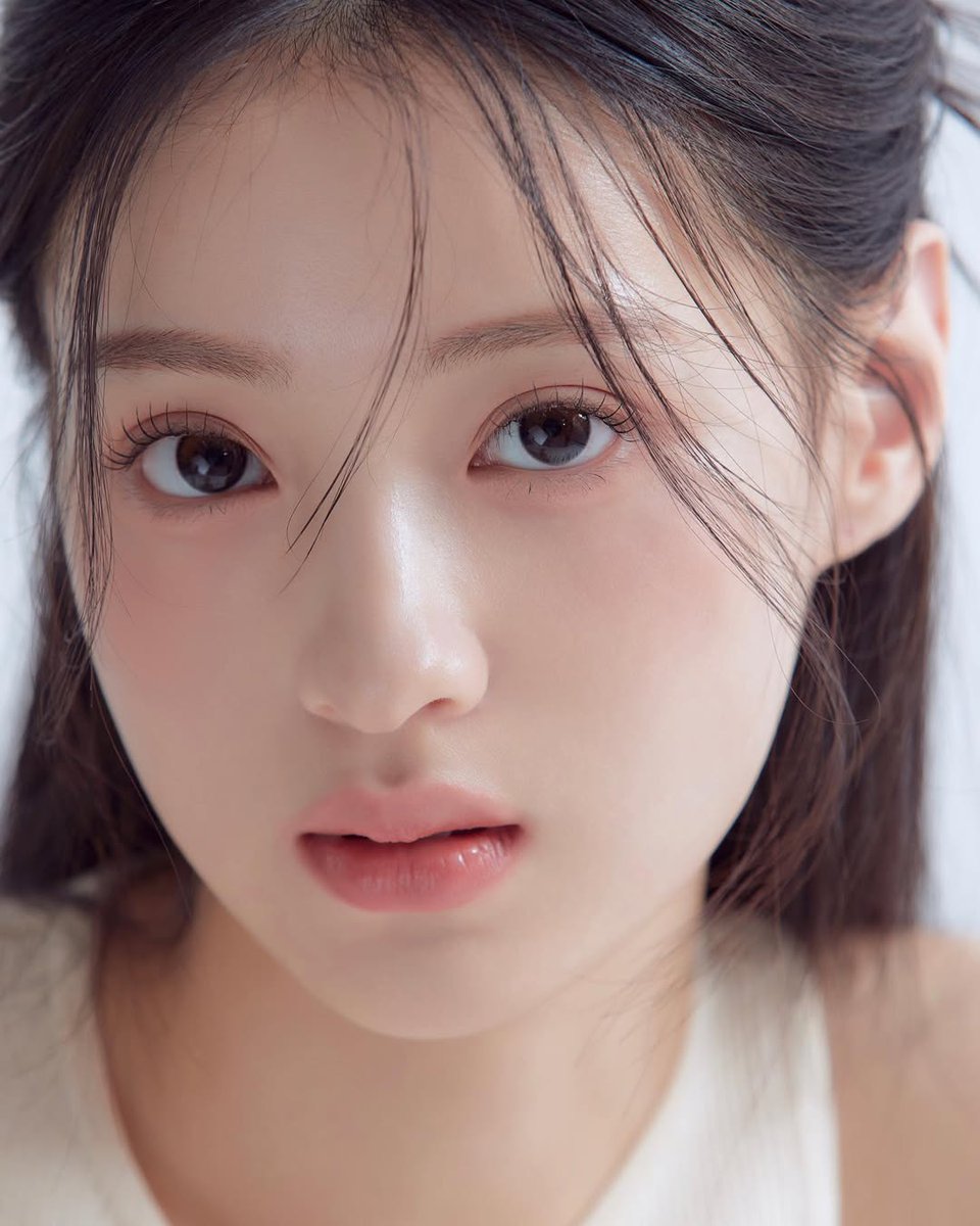 auritca's tweet photo. ㅤ   

Tried to do a photoshoot, but ended up admiring my hair instead. Gotta say, it’s having a really good day ✨💇‍♀️    

ㅤ https://t.co/t2xlPceLg0