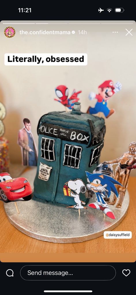 mrrobertbrendan's tweet image. It’s my son’s 5th birthday today and look at this excellent cake one of his Aunty’s made him. Great stuff ! #doctrowho #tardis #cake