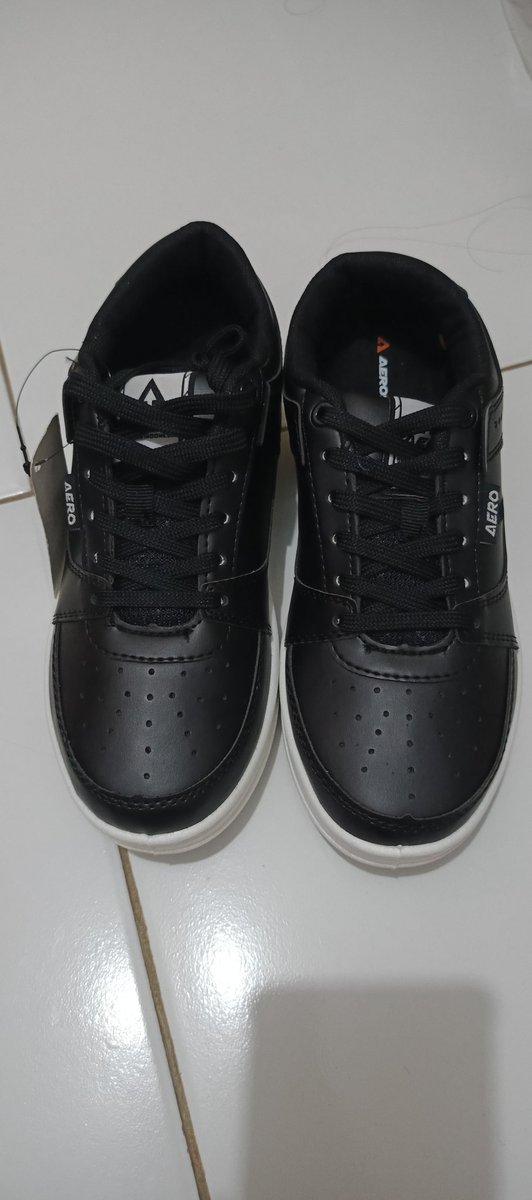 joce_99's tweet photo. @KomunitasMurah BNIB, Aerostreet 37 insole 23,9 cm. 
Harga 130k
Untuk pengiriman bisa nego https://t.co/8wRJ5KFi6K