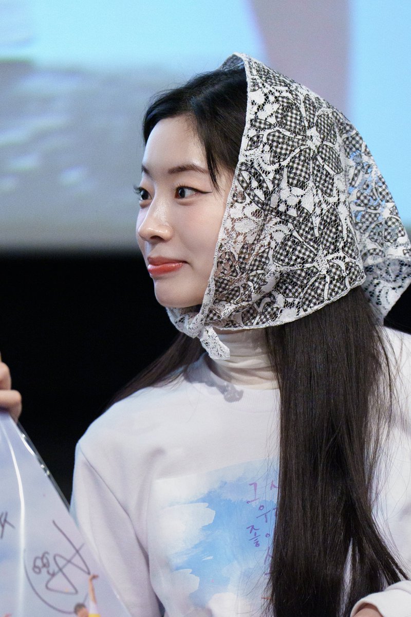 twicerunner's tweet image. 250308 트와이스 다현
"그시절, 우리가 좋아했던 소녀" 무대인사
☃️
#트와이스 #다현 #TWICE #DAHYUN
#그시절우리가좋아했던소녀
#YouAretheAppleofMyEye