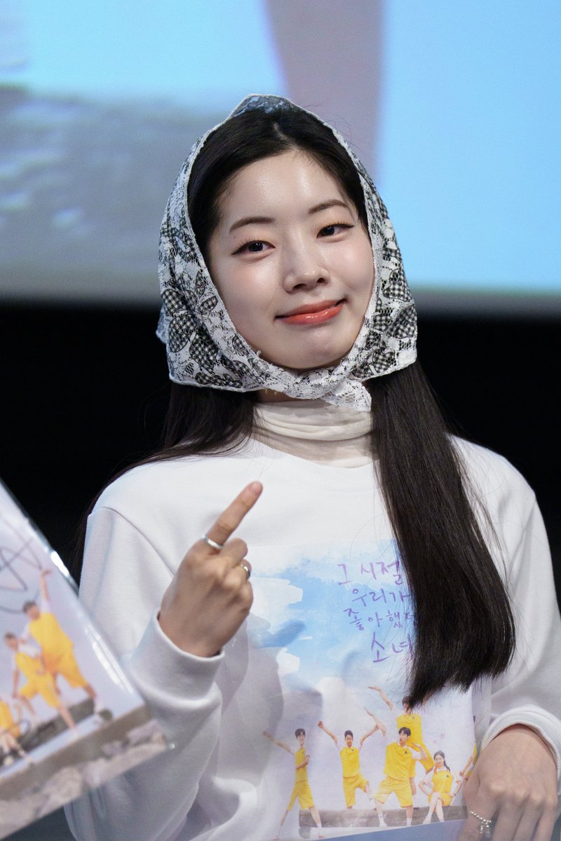 twicerunner's tweet image. 250308 트와이스 다현
"그시절, 우리가 좋아했던 소녀" 무대인사
☃️
#트와이스 #다현 #TWICE #DAHYUN
#그시절우리가좋아했던소녀
#YouAretheAppleofMyEye