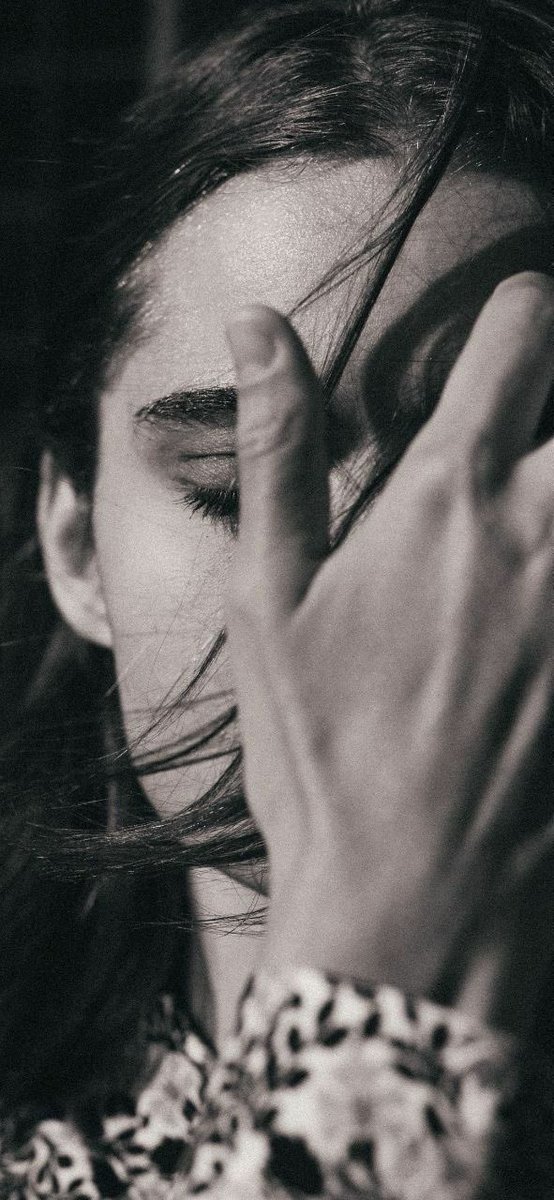 مان توڑنے والوں کے لئے اتنا کافی ہے
انہیں تحفے میں خاموشی دی جائے