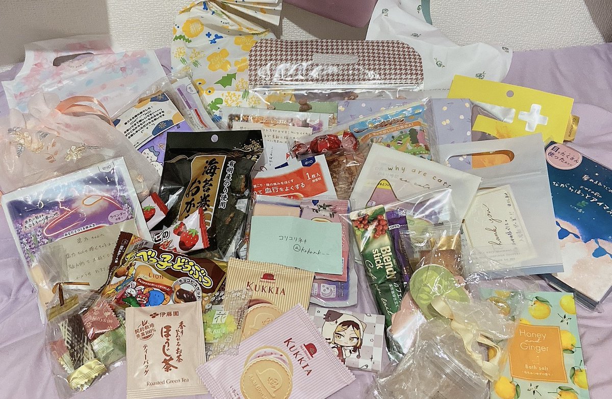 春コミお疲れ様でした～❣️
たくさんの差し入れありがとうございます✨️
相互さんにも会えて嬉しかったです🫶🏻
次は6月（予定）なのでまたもりもり描きます✍🏻