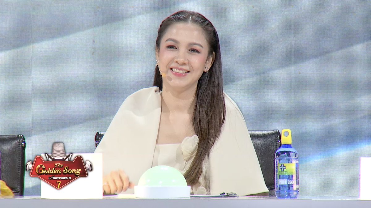 ThegoldensongTH's tweet photo. 4 กรรมการพร้อมประจำที่แล้วค่าา #TheGoldenSong7ep3 https://t.co/1g4rWO46Wv