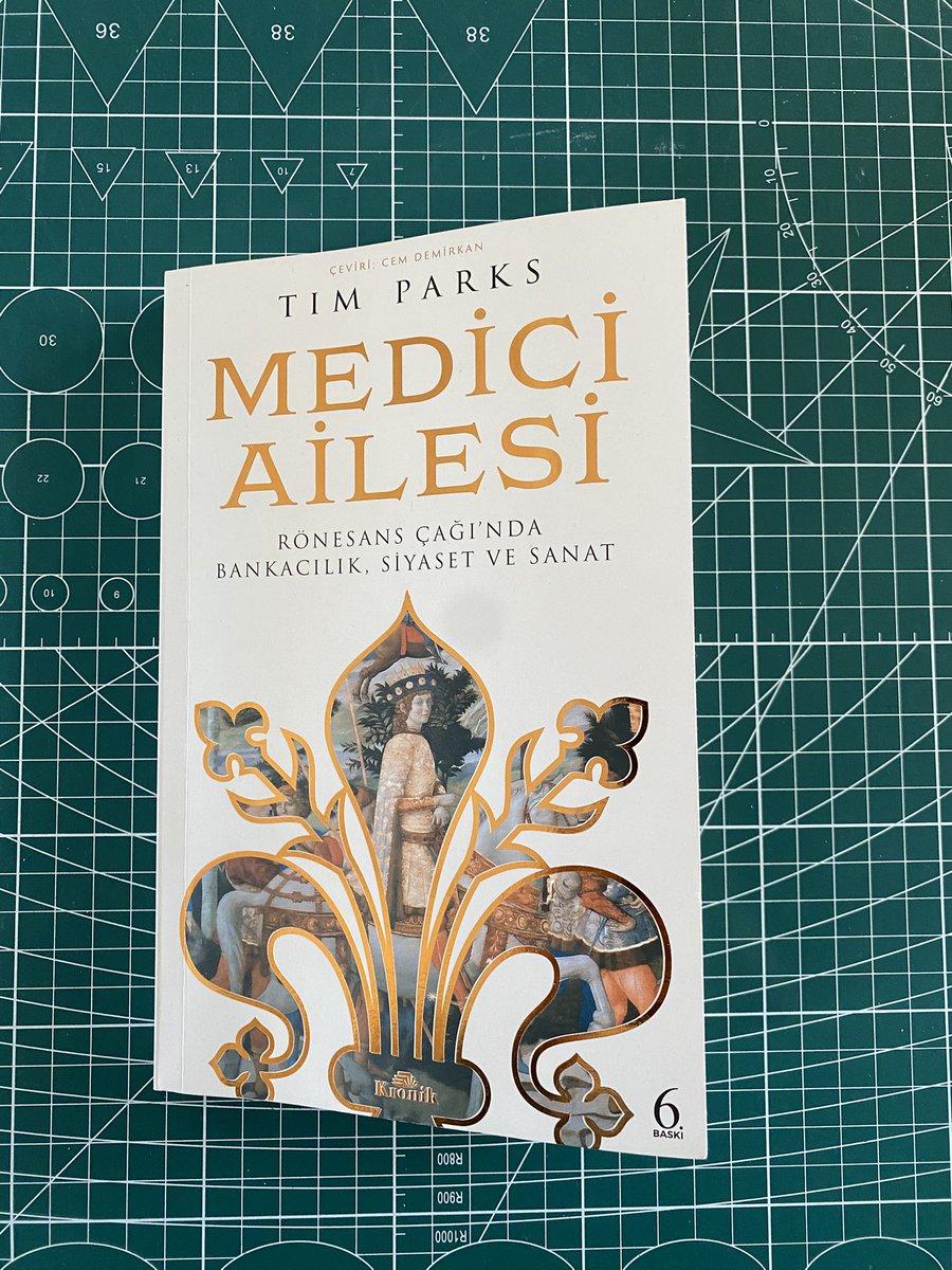 Bu haftasonu Tim Parks’ın altı yüzyıl yıl önce din, siyaset ve ticareti kullanarak “Medici Ailesi”nin yükseliş, duraklama ve çöküşünü anlatan kitabını okudum.
Siyasette güç oyunları hiç değişmiyor, sadece aktörler değişiyor…