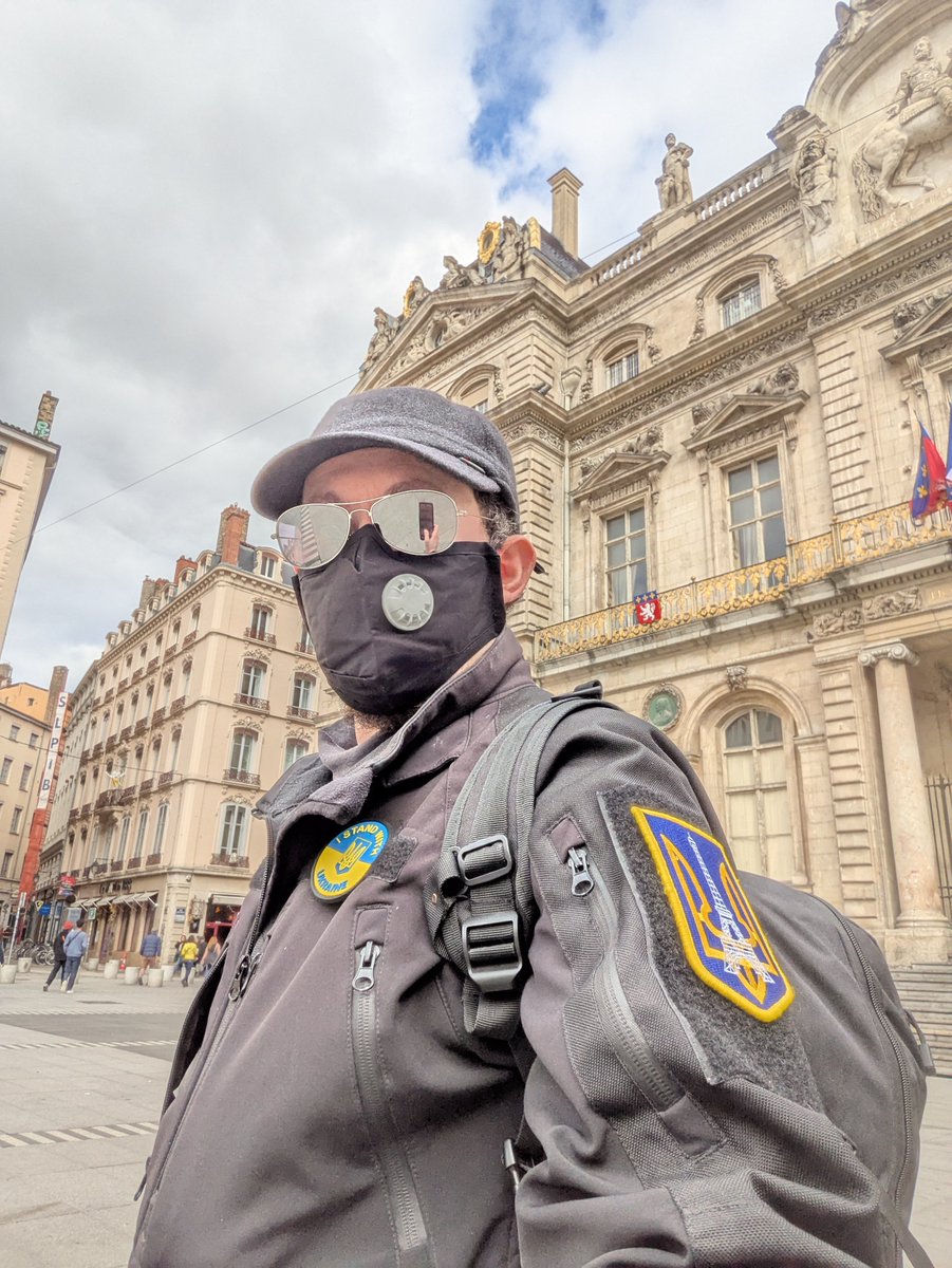 HaraldThorvald1's tweet photo. I'm French and I stand with Ukraine 🇫🇷🇺🇦 https://t.co/vjosNCzR6v