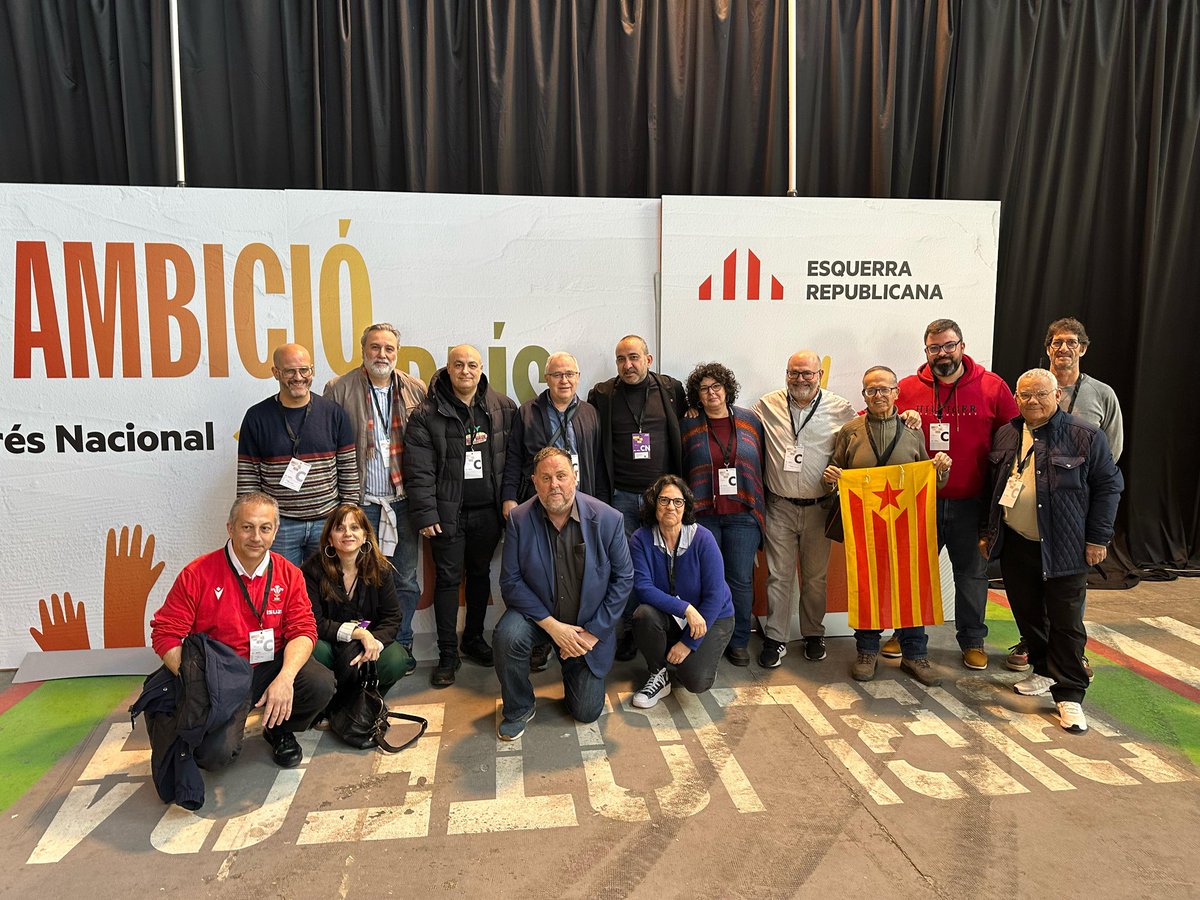 La gent de les #CCOO dels Països Catalans presents al #30eCongresNacional d’<a href="/Esquerra_ERC/">Esquerra Republicana</a> amb el secretari general de <a href="/ccoocatalunya/">CCOO de Catalunya</a> i el president del partit