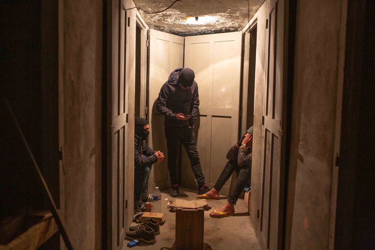 SamirMaouche5's tweet photo. Les Harraga algériens fuient l’impasse politique, mais en France, ils se retrouvent piégés entre précarité, expulsions et un bras de fer entre Paris et Alger. Mon reportage dévoile cette réalité pour alerter ceux qui envisagent encore la traversée.
#OQTF #sanspapier #algerien https://t.co/8QfCPxUt1Z