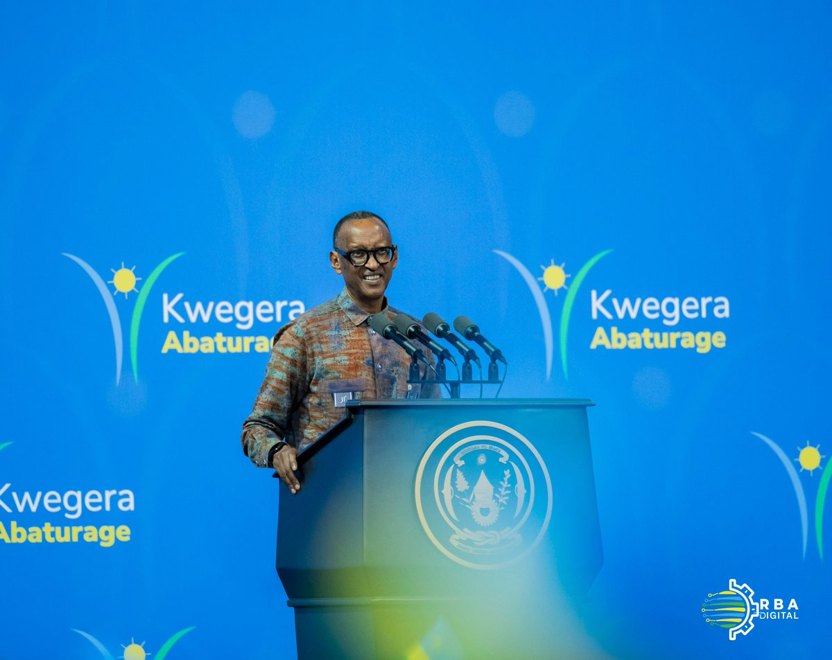 rbarwanda's tweet photo. Perezida Kagame yavuze ko abishe abantu muri Jenoside yakorewe Abatutsi bari bafite ababashyigikiye, babateye inkunga muri uwo mugambi mubisha kandi n’ubu ariko bikimeze.

Ati “Buriya Interahamwe kuba zihari kuva mu 1994 kugeza n’ejo bundi, ntimwibwire ngo ni ibyapfuye kuba gusa. Oya. Hari abandi babiri inyuma nk’abari babiri inyuma na mbere hose zijya kwica abantu hano mu Rwanda, zari zifite abazishyigikiye ni na bo baziherekeje zigakomeza kuba zikiriho n’uyu munsi.” #RBAAmakuru #KwegeraAbaturage