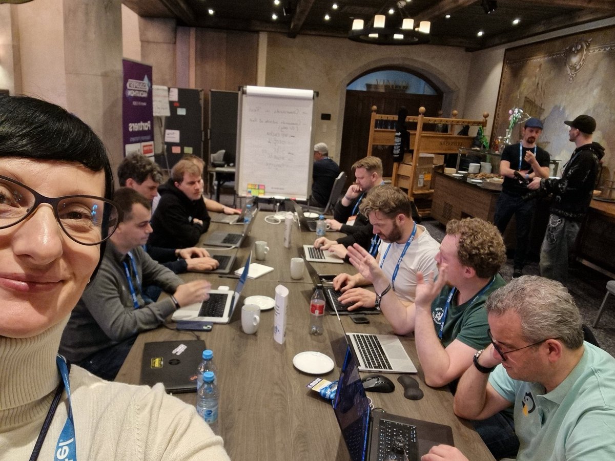 The dream team 🪲🪲🪲🤷‍♀️🤷‍♀️🥂

#Cloudfest #CFHack #CLIMCP