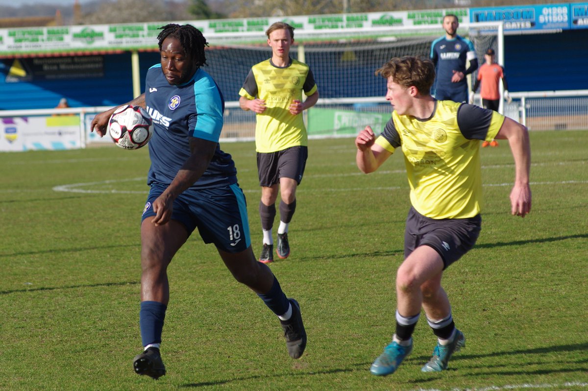 RayleighFootie's tweet image. A few photos📸 as Rayleigh Town beat Southend Manor 2-0 in a scrappy game, but a win is a win and sometimes you have to win ugly, the win moves Rayleigh up to third in the table as the race for the playoffs gathers pace
@RayleighTownFC1 @NonLeagueCrowd @NonLeagueUK_