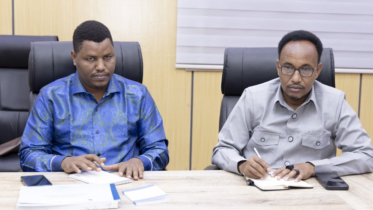 📘 Today, Chair <a href="/AvvBurhanAdan/">Burhan Adan Omar</a> chaired an ordinary meeting of the #ICRIC, prioritizing the finalized constitutional review (Chapters 5-9). Outcomes from nationwide consultations are now set for parliamentary debate 🏛️. A crucial step toward progress! #Constitutionalreview