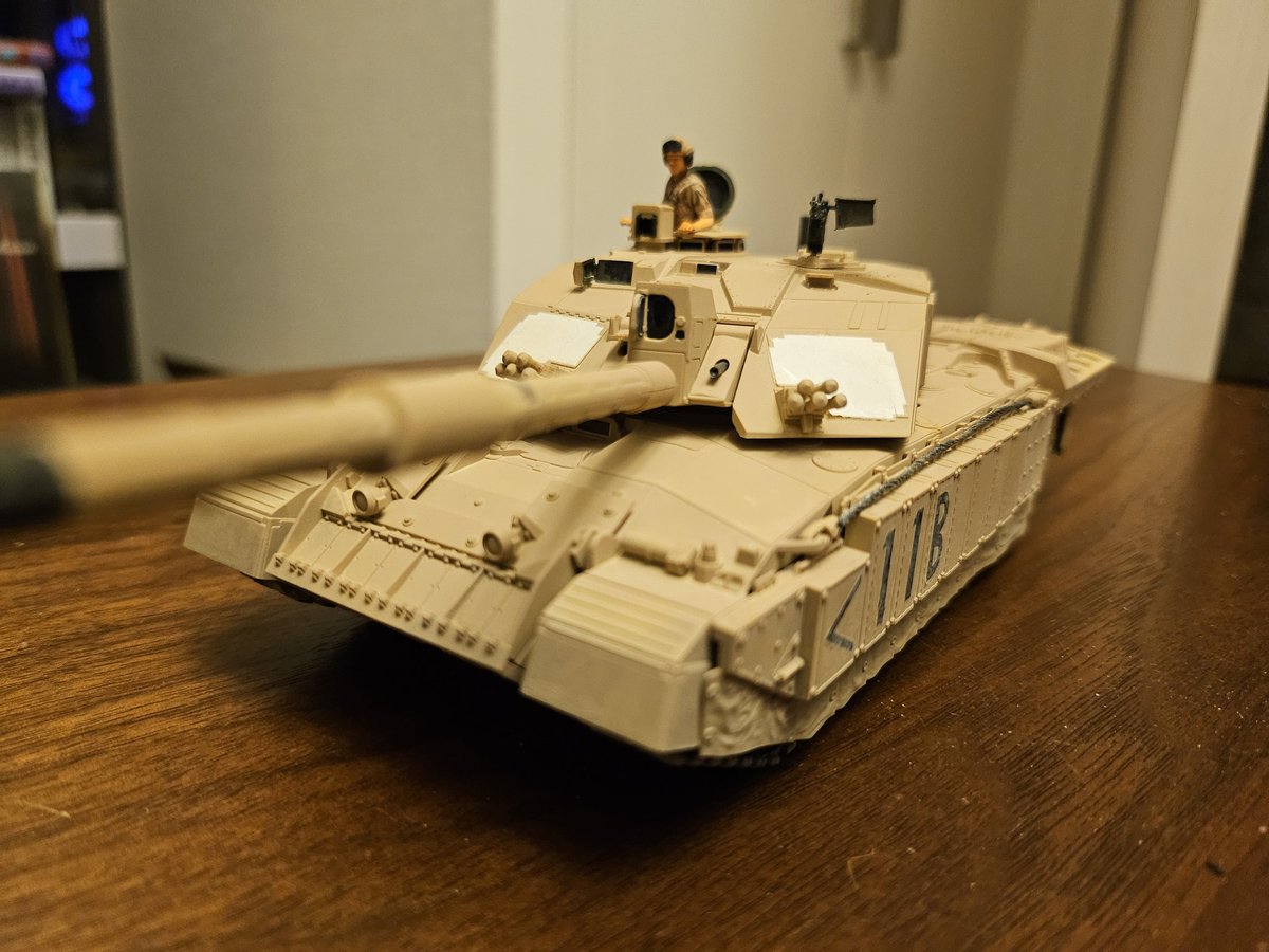 lamblamp's tweet photo. タミヤ 1/48 チャレンジャー2
充電式エアブラシから途中でNITRO-BOYに変えたらパワーが全然違って色味が変わってしまったので全部塗り直した。

#タミヤ
#戦車模型 https://t.co/aV7fNJPWuM