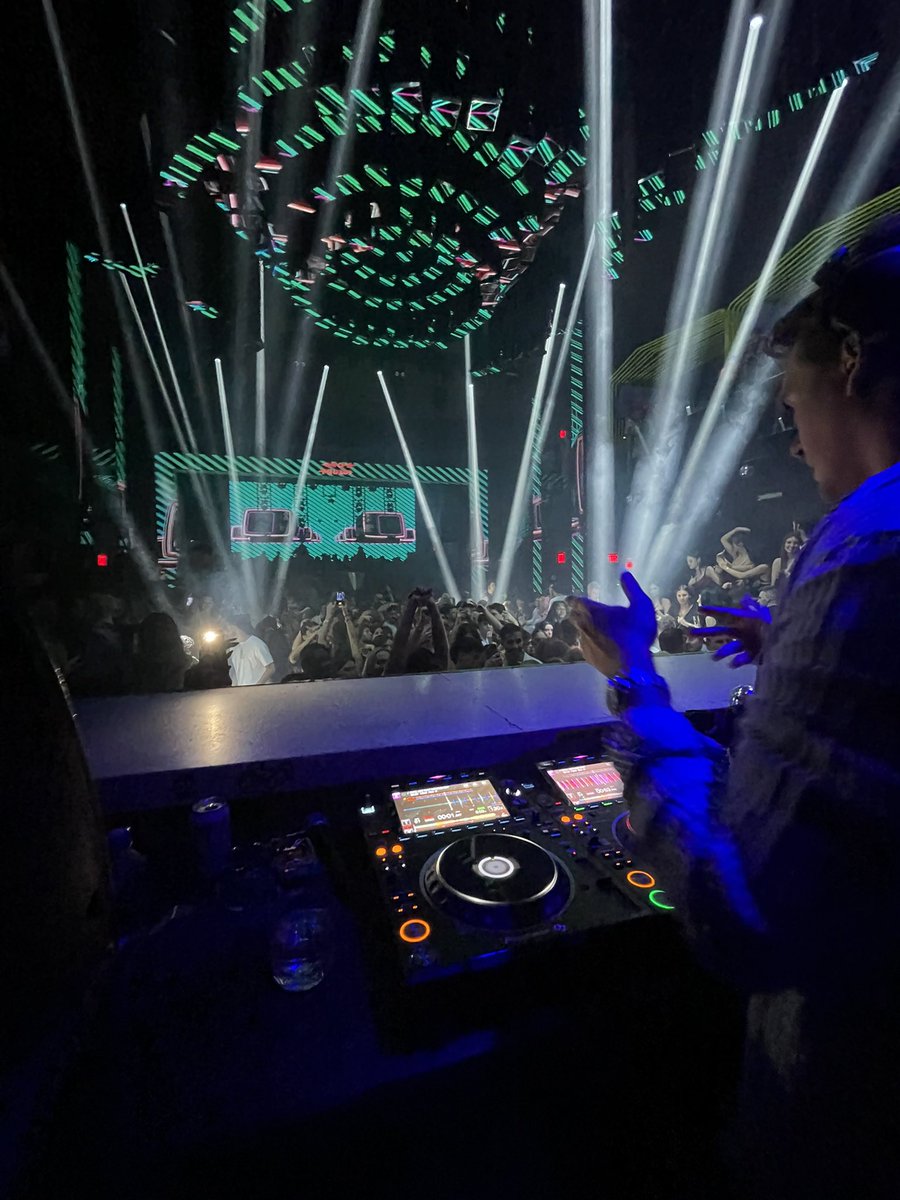 Genuinecomms's tweet photo. One second about to put on Carti’s new album. https://t.co/SE62YYlBZ1