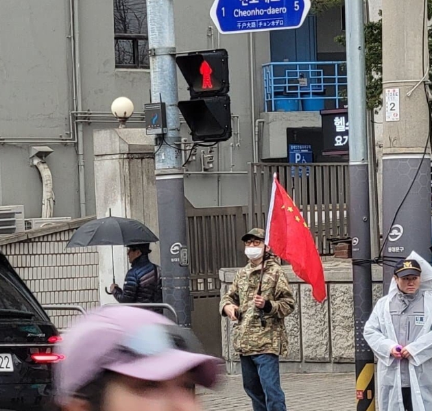 어딜 감히 짱깨 국기를 들이대냐

대한민국 마지막 전쟁, 마지막 전투.
우리의 피를 가장 많이 흘리게 한게 중공군이다.