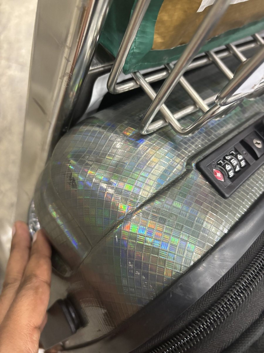 hamster_7291's tweet photo. @IndiGo6E  had the most harassing experience with your crew manhandling luggage. 2 bags-brand new(#Heys ), damaged in handling (attaching pictures).@rahulabhatia your crew needs to feel the pain of the customer ! Bought a new bag bcoz my old #samsonite was also damaged by #indigo https://t.co/uZ17VGjYO1
