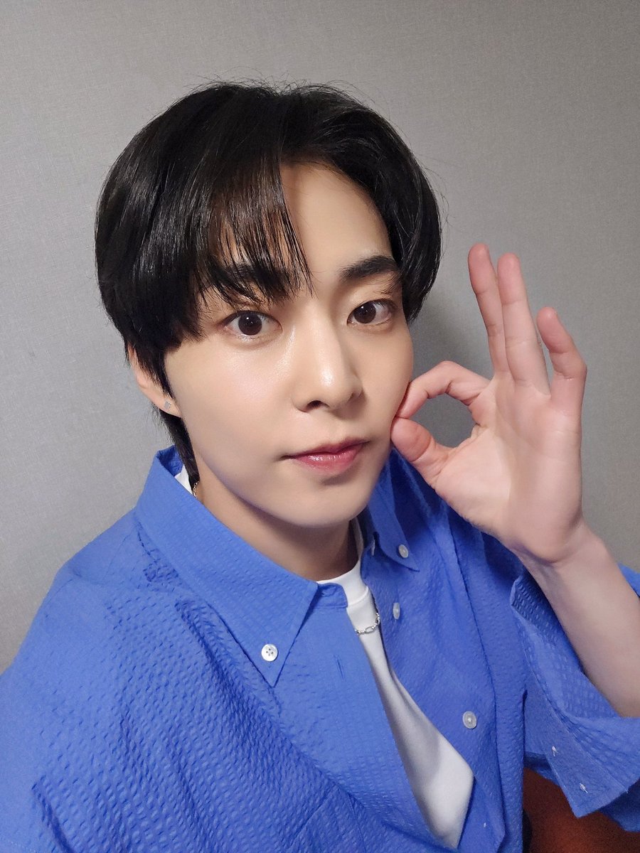 XIUMIN_INB100's tweet photo. 2025.03.16 MAKESTAR 
Fan Sign Event 💙 

오늘도 슈밍과 함께한 시간!
재밌는 추억 만들어줘서 고마워요🫶🏻

#시우민 #XIUMIN #InterviewX #WHEE https://t.co/vtLpZ1OF9e