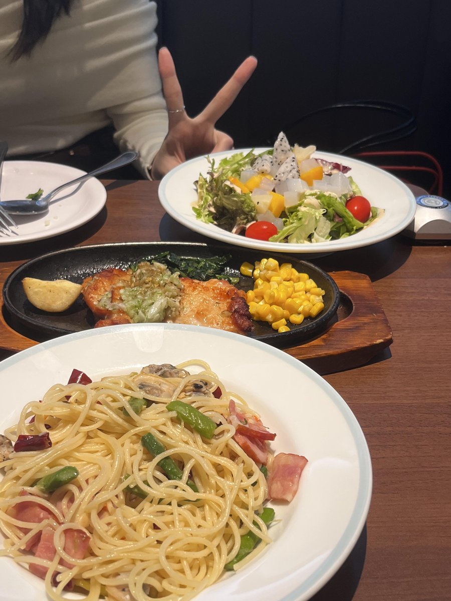 kaurpreet0203's tweet photo. Yesterday's simple dinner at Potluck Night with girlfriends brought with it a whole lot of happiness and memories.🤪🤪 https://t.co/H49ak6rxiz
