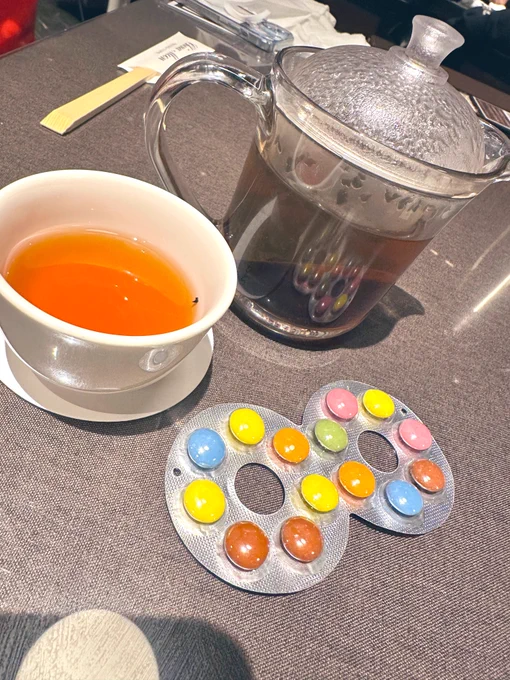 友人達を巻き込んでトワウォ追加映像を観て発狂し、香港飲茶とプーアール茶をしばきながら、死ぬほど親友とトワウォを語らう会をしたけどバカ楽し過ぎて今日の雨の寒さと日々の疲れが吹き飛んだわ〜〜 