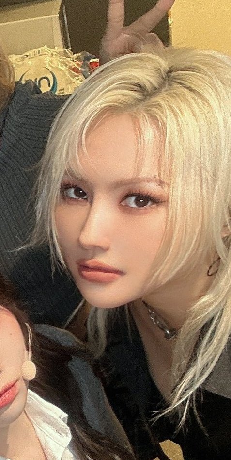Oh my gosh..!!! Siyeon is so handsome 😭😭

#Siyeon #Dreamcatcher