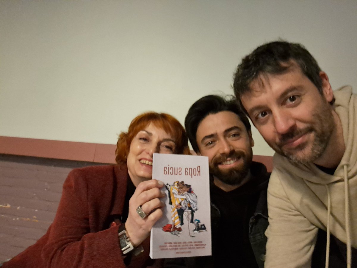 beguemot83's tweet photo. Ayer tuvimos la presentación del libro "Ropa sucia" en el Peter's. Llenazo, buenos amigos, mucha cerveza y un poco de literatura. Un día fantástico.
https://t.co/2bcyCOXlmP https://t.co/5NBjyqExyx