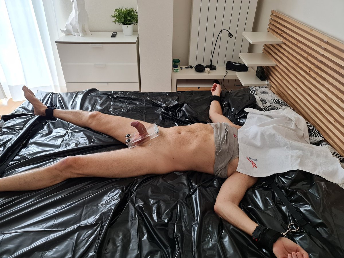 hmasterwolf's tweet photo. The reward for the domestic slave, after the cleaning. #findom #cbt #moneyslave https://t.co/QNILHJcS0G