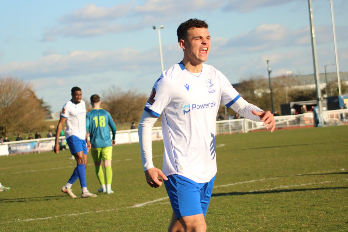 What a way to score your first goal 💙🤍
<a href="/Harrysidwell7/">Harry sidwell</a> 

#UpTheTown