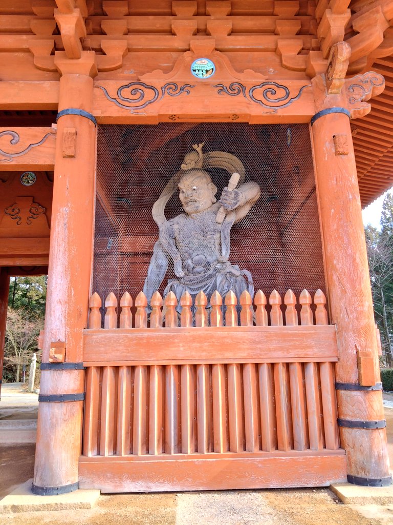 rikuzo7's tweet photo. 高野山　大門

真言宗の宗祖、弘法大師空海が修禅の道場として開いた高野山の入口に位置します。

大門にある金剛力士像は江戸時代中期の作品で、運長と康意の作とされています。

#高野山　#大門　#御朱印 https://t.co/tgbFMjHjk6