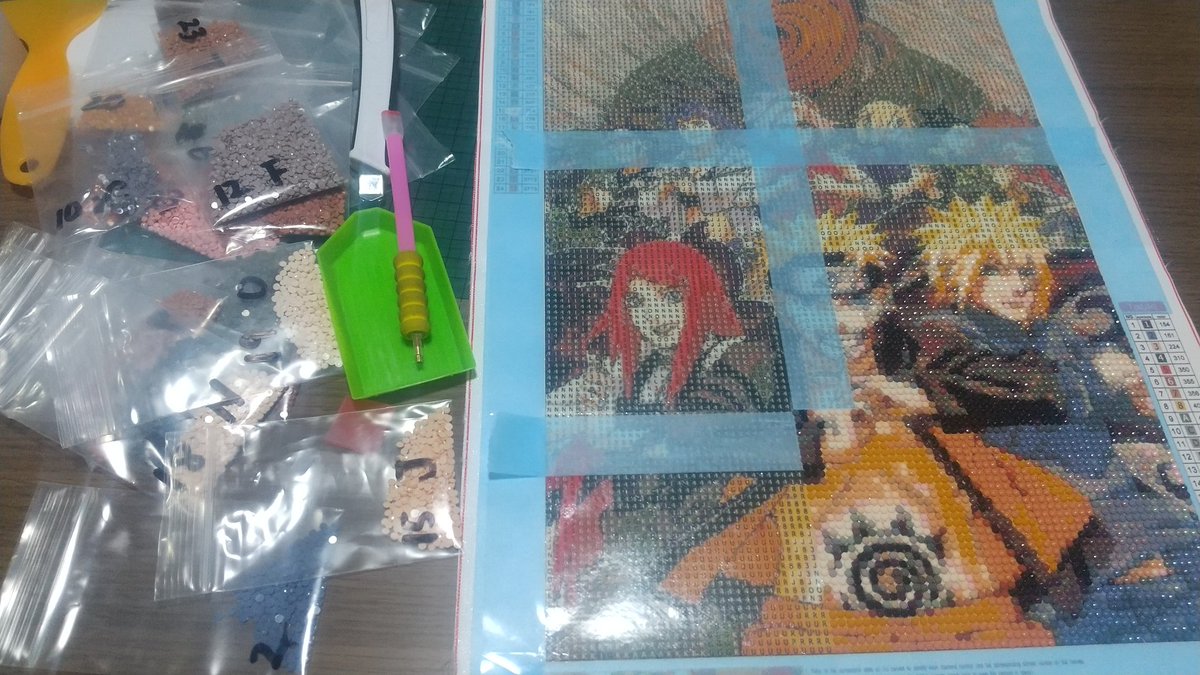 ちょびちょびピースを貼り貼り
ﾍﾟﾀﾍﾟﾀ(○・ω・)ﾉﾉ®︎ ͛”
やっぱ目の部分は絵が小さいからぼやけるなぁ🤣