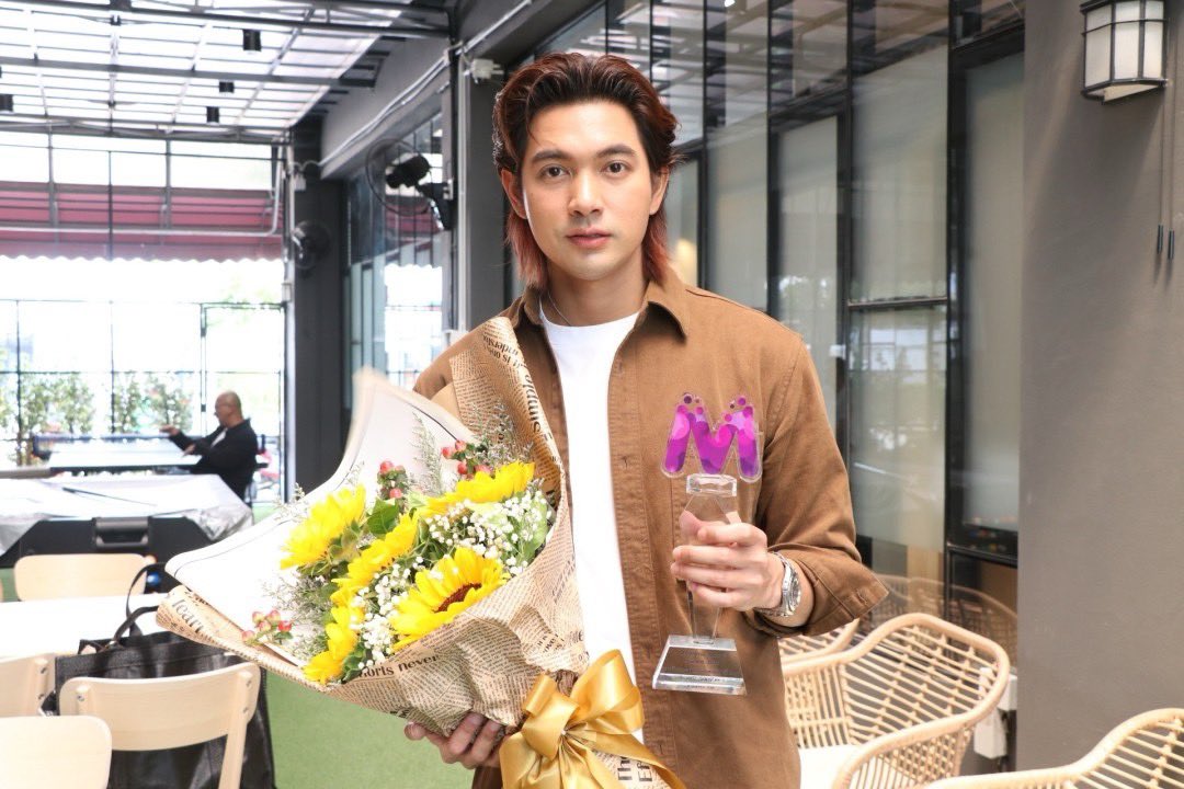 PPloynapha's tweet photo. ขอขอบคุณ Madame Mount Awards 2025 🏆กับรางวัล "หนุ่มเจ้าเสน่ห์แห่งปี"

Congratulations 🎉🎉 กับเข้มหัสวีร์ ด้วยน๊า  
#เข้มหัสวีร์
#hussaweee
#มาดามเม้าท์อวอร์ด2025 #MadameMountAwards2025
ขอบคุณทุกๆแรงสนับสนุน และ ทุกๆกำลังใจ ด้วยนะคะ 🙏😍 https://t.co/wTBlVVMMB5