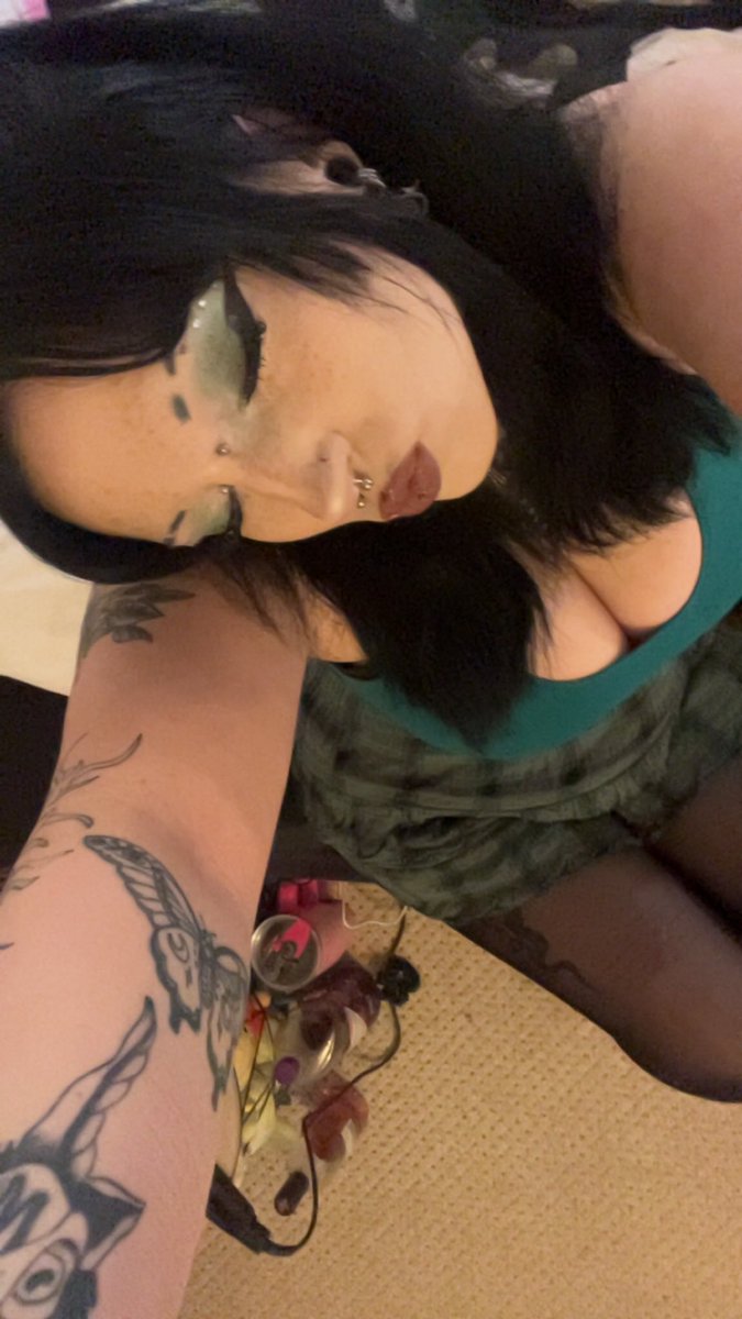 goddess_elviraa's tweet photo. st paddys weekend 💚 https://t.co/g4rxBj5ARX