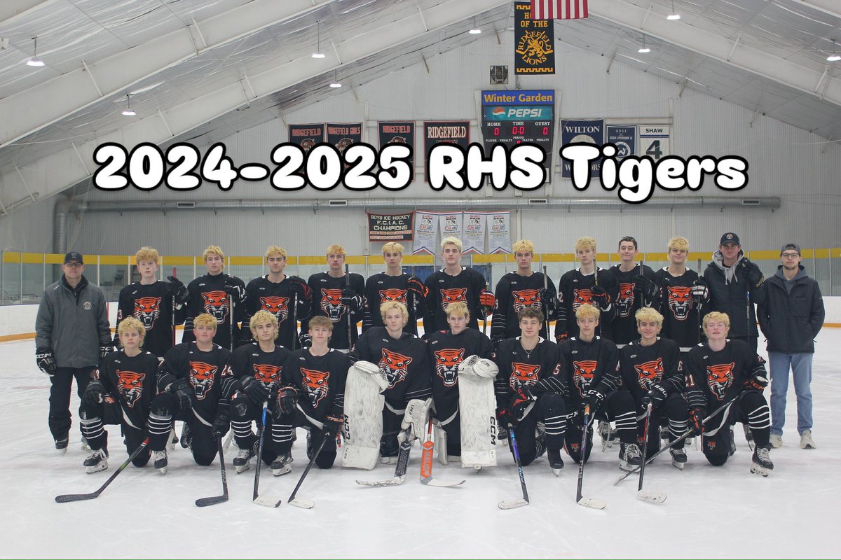 What a joy it was to watch all of you play as a team! We wish all of our Seniors the best in their next chapters and look forward to next year’s season. 🐅🥅🏒
