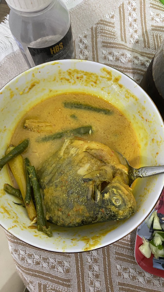 chocolatopink's tweet photo. Bm banget gule ikan. Ke pasar kok tertarik dg ikan bawal krna belum pernah coba. Udah murah trnyata enak 🥰. Minus banyak duri. Besok2 mau gule kepala simba atau kakap merah 😄 https://t.co/g1WWRU1sXt