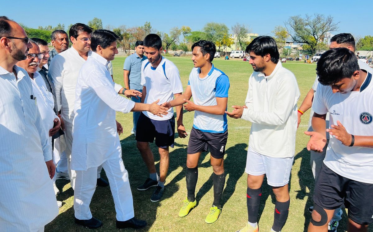 DeependerSHooda's tweet photo. आज महम हलके के गाँव बलम्भा में आयोजित खेल प्रतियोगिता में।

साथ स्थानीय विधायक भाई बलराम दांगी। https://t.co/nWgwN6LZp2